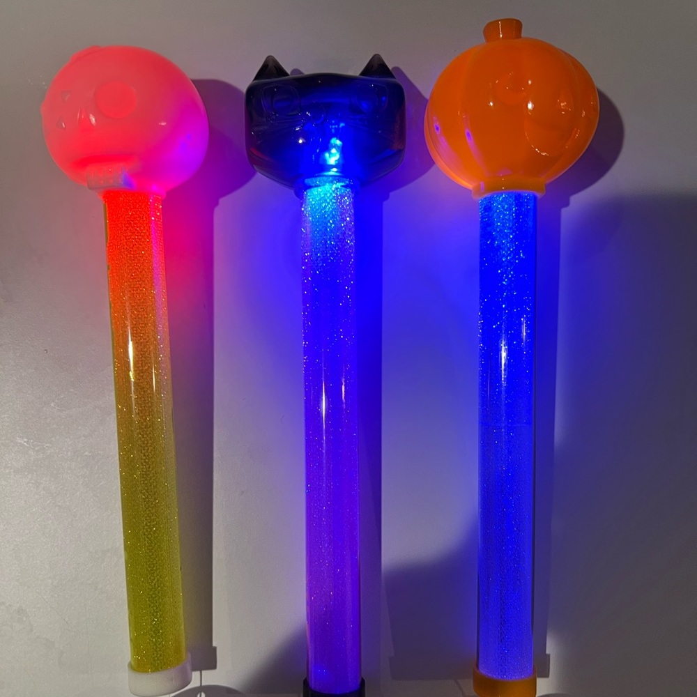 BNWT SET OF 3 HALLOWEEN LIGHT UP BOUNCE STICKS/ BATONS 🎃💀🐈‍⬛ Target 2022